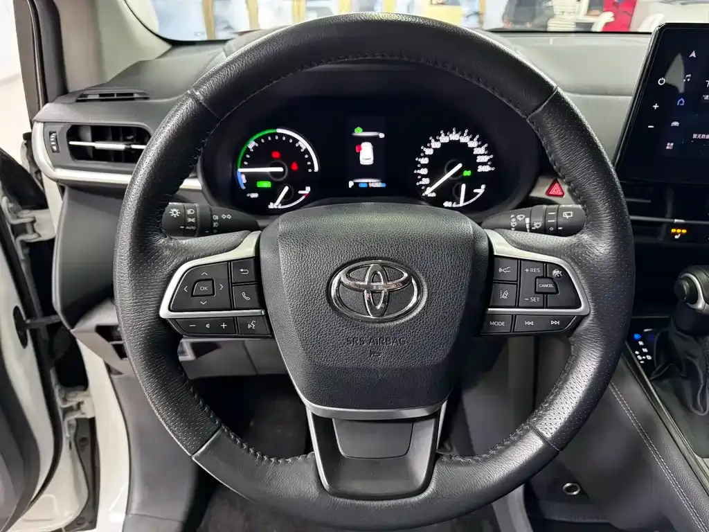 Toyota Granvia — фото 7