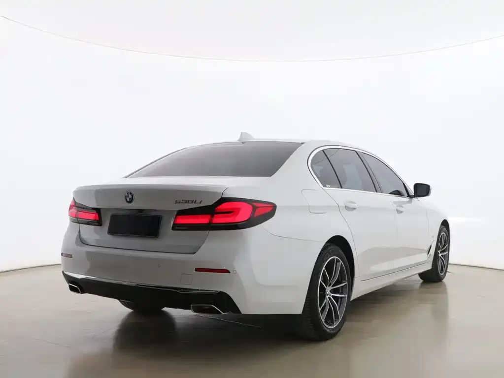 BMW 5 Series — фото 4
