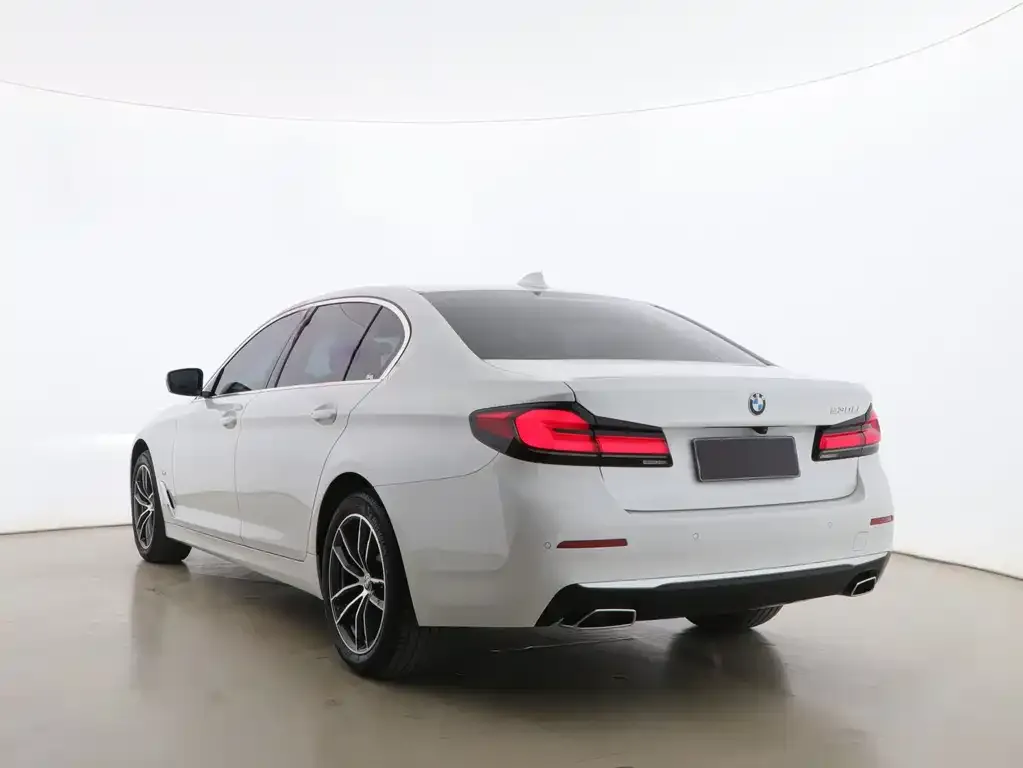BMW 5 Series — фото 10