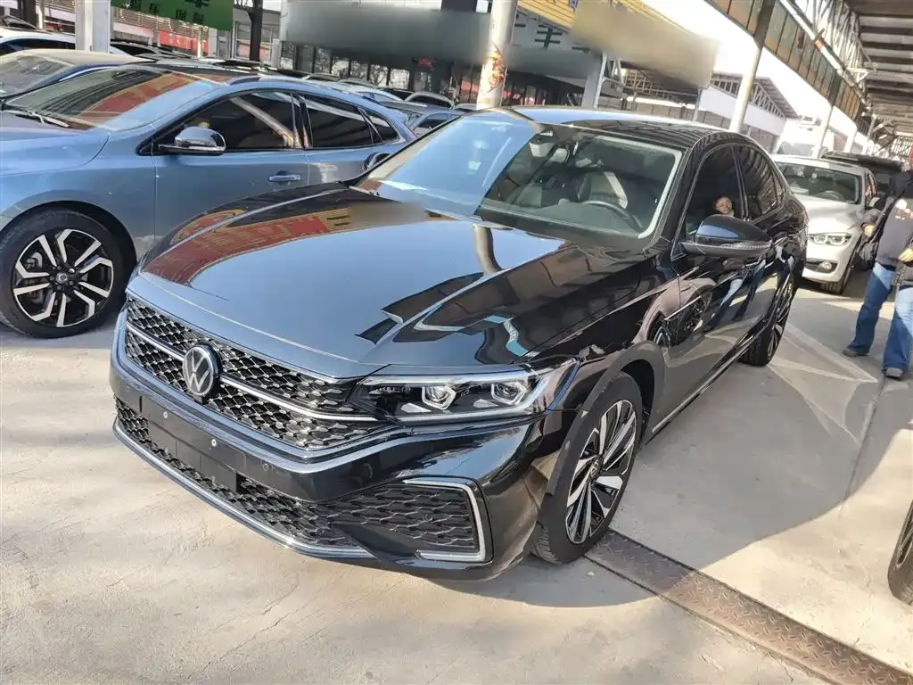 Volkswagen Passat — фото 1