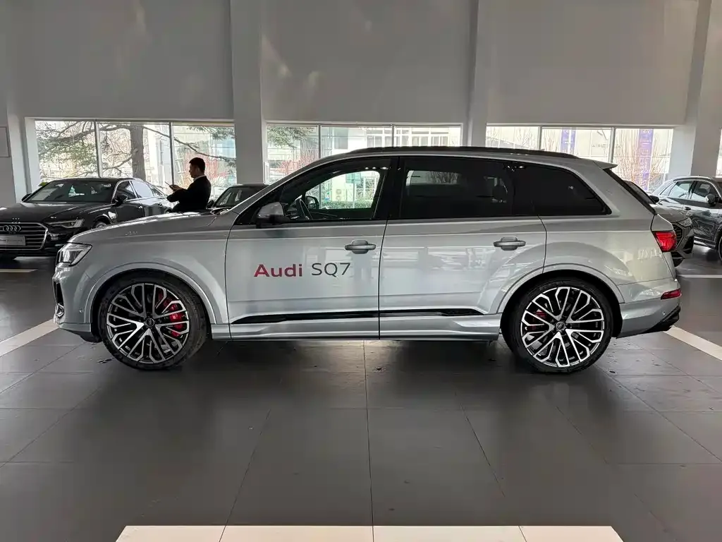 Audi SQ7 — фото 5