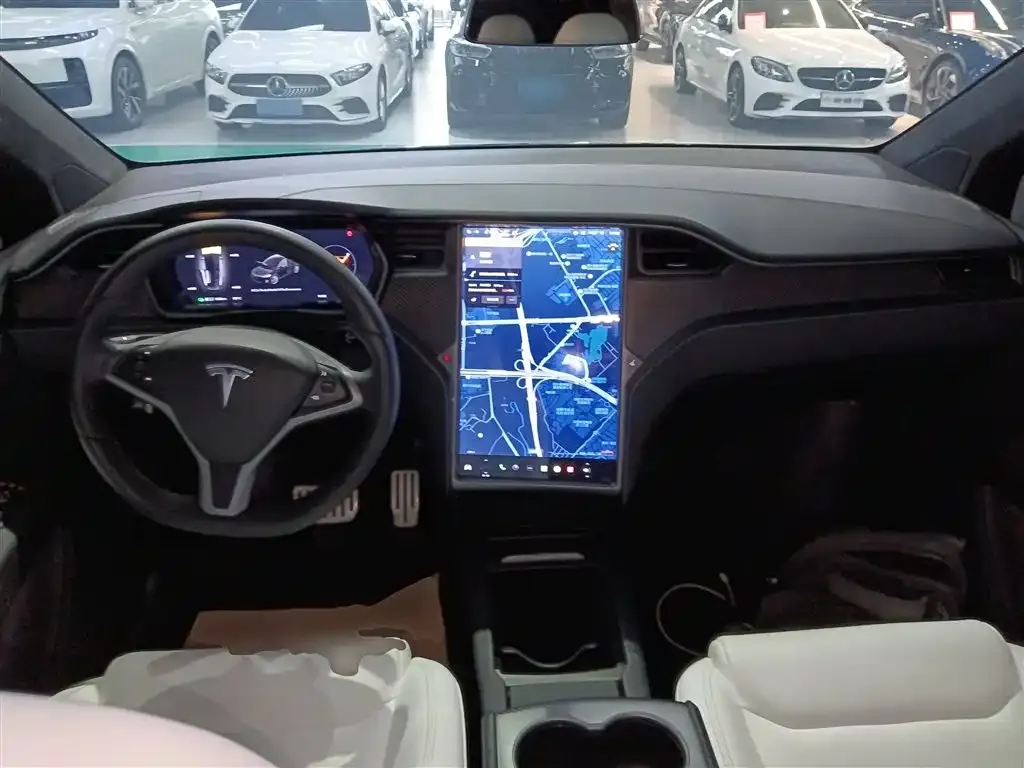 Tesla Model X — фото 8