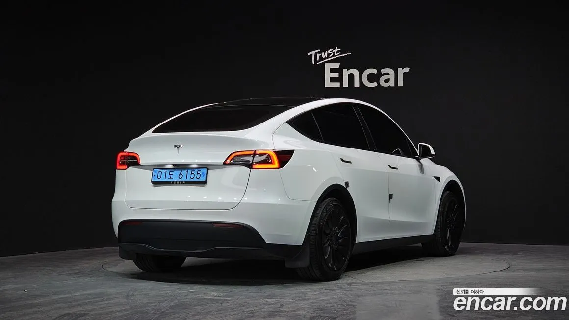 Tesla Model Y — фото 10