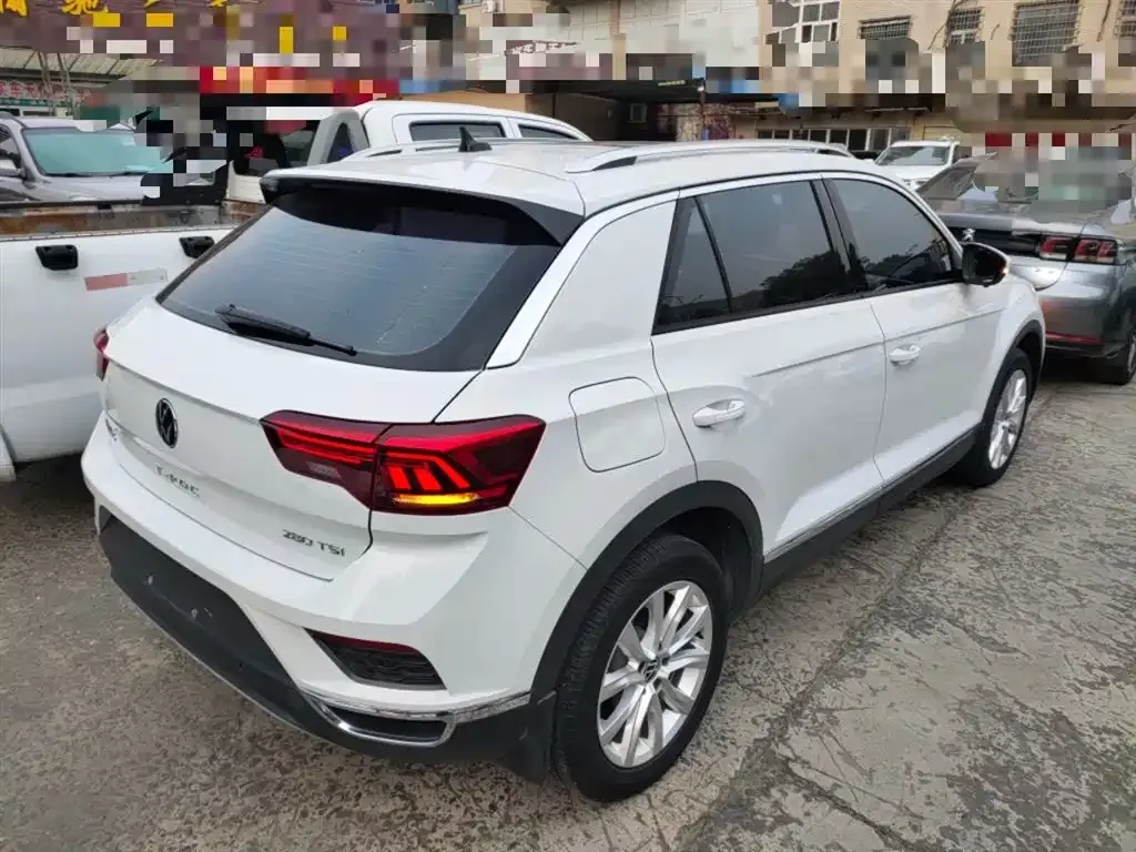 Volkswagen T-Roc — фото 7