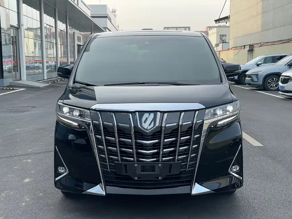 Toyota Alphard — фото 9