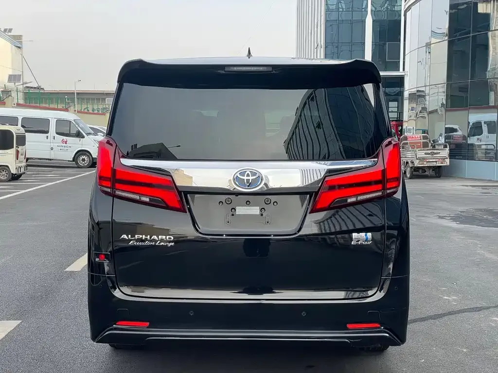 Toyota Alphard — фото 3