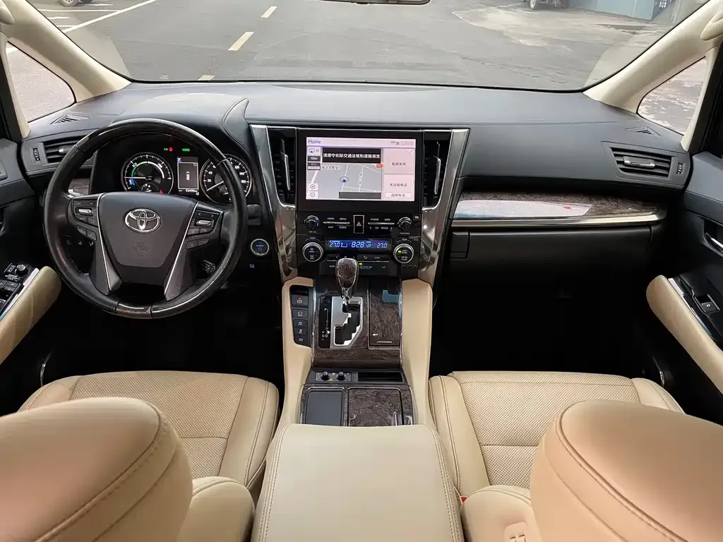 Toyota Alphard — фото 6