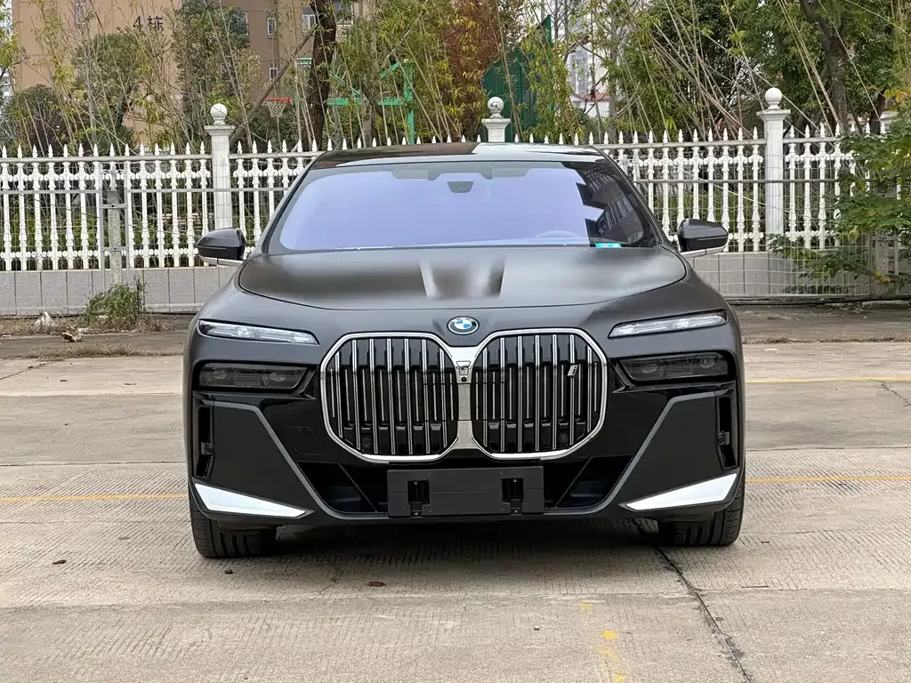 BMW i7 — фото 4