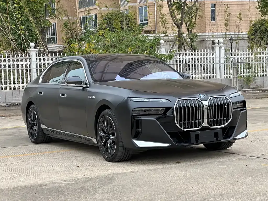 BMW i7 — фото 9