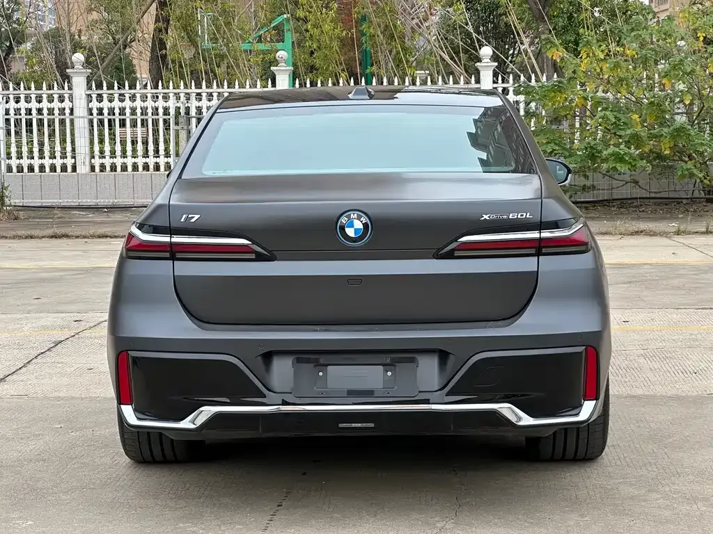 BMW i7 — фото 6