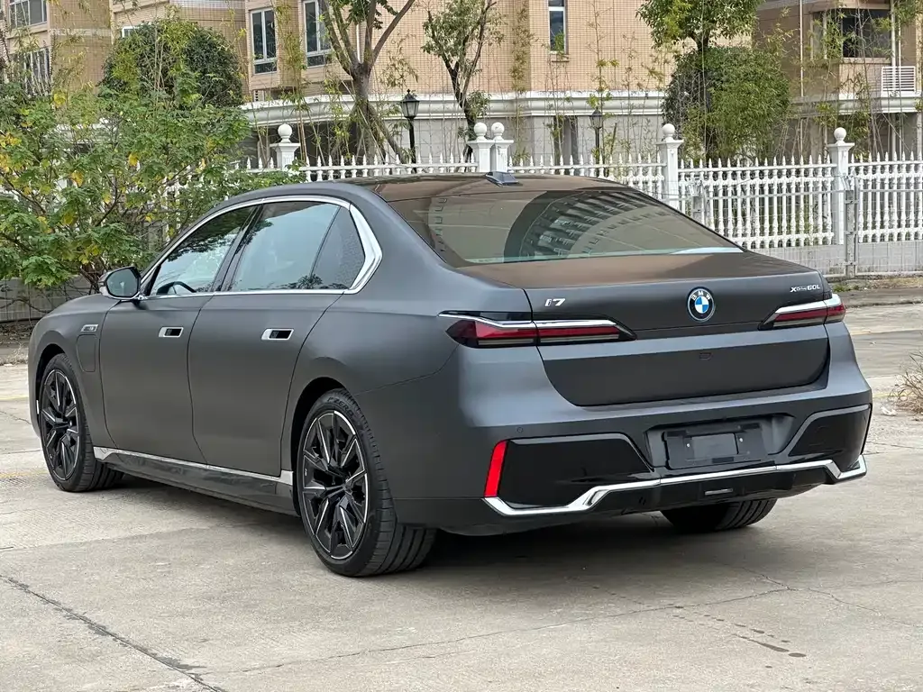BMW i7 — фото 2