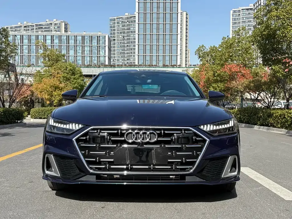 Audi A7L — фото 1