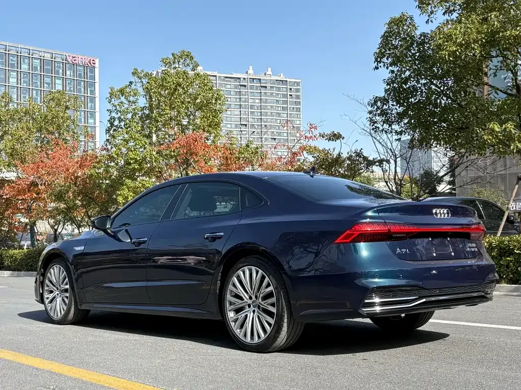 Audi A7L — фото 9