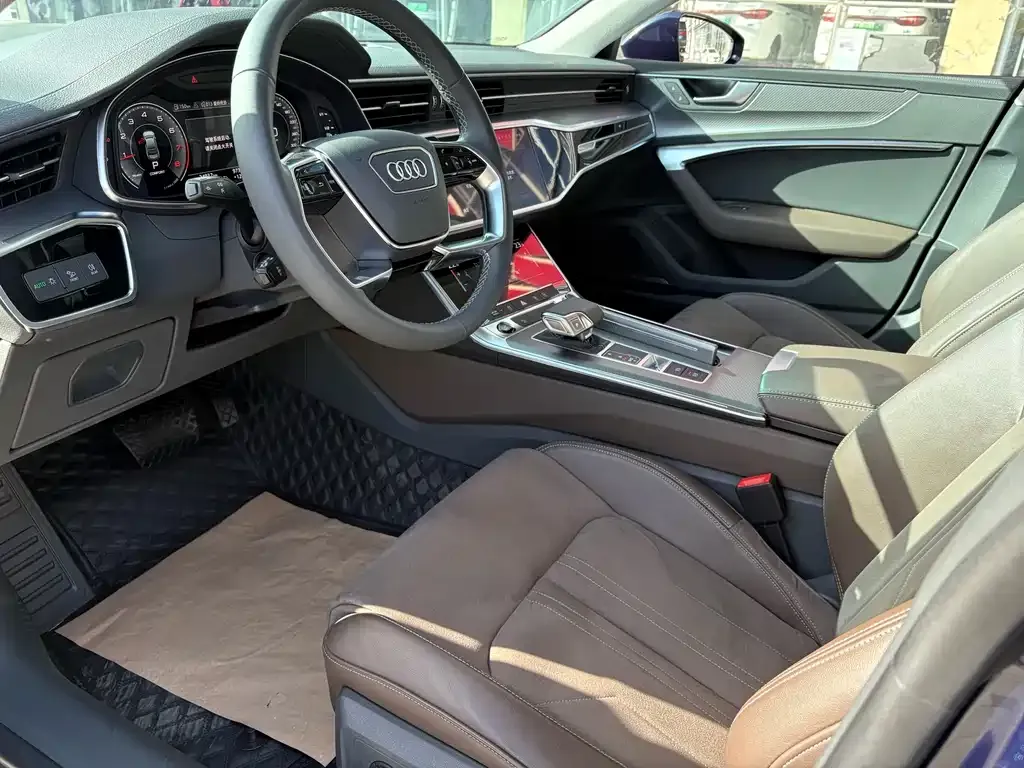 Audi A7L — фото 5