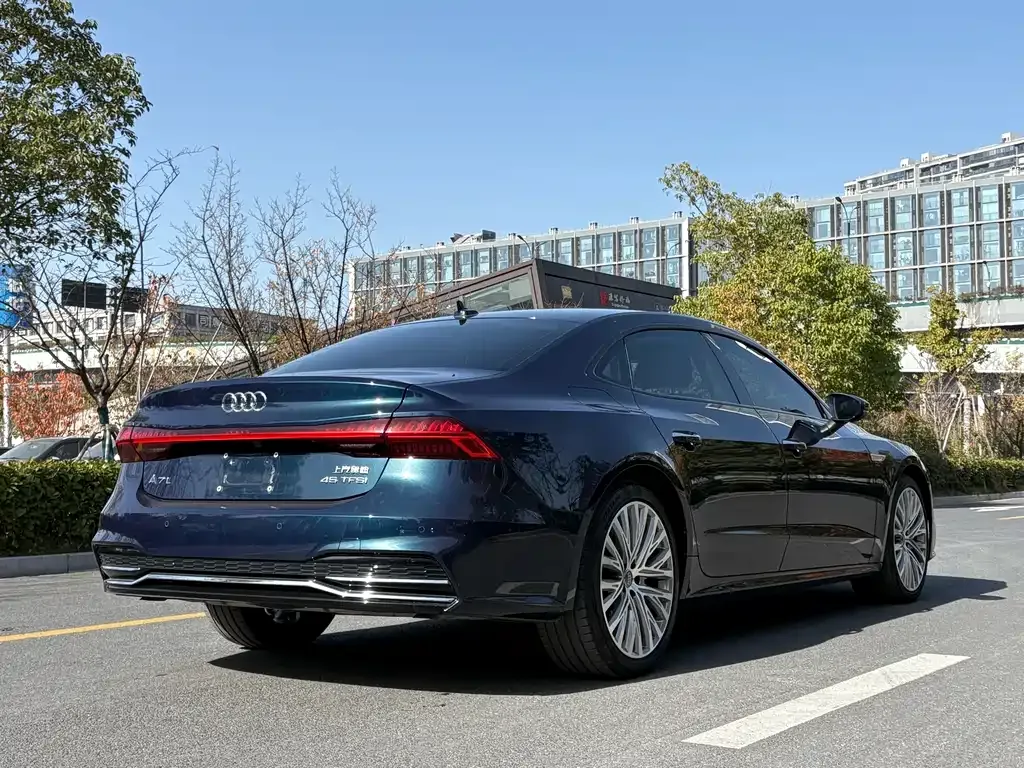 Audi A7L — фото 7