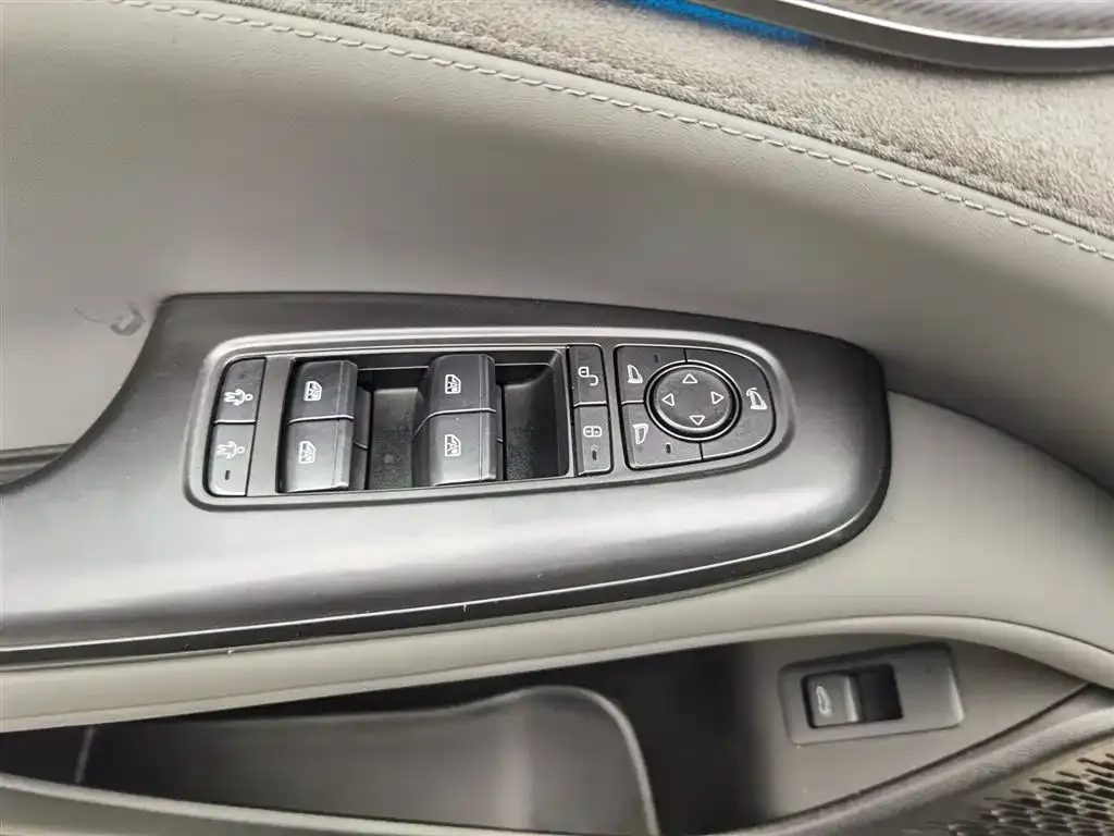BYD Seal 07 DM-i — фото 10