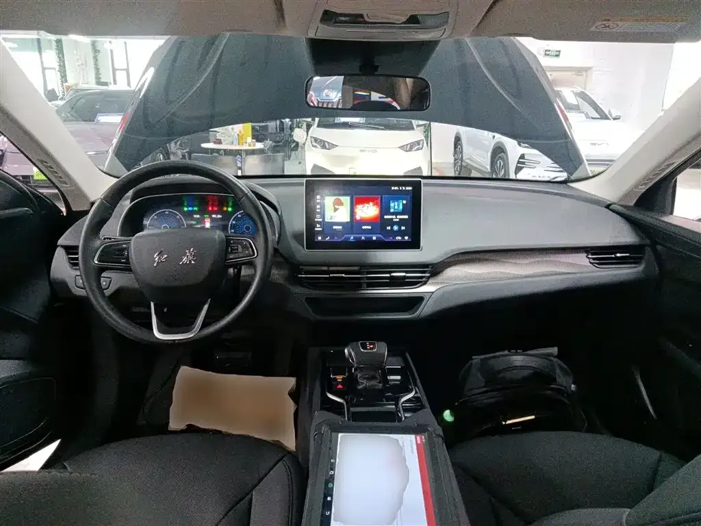 Hongqi E-QM5 — фото 6