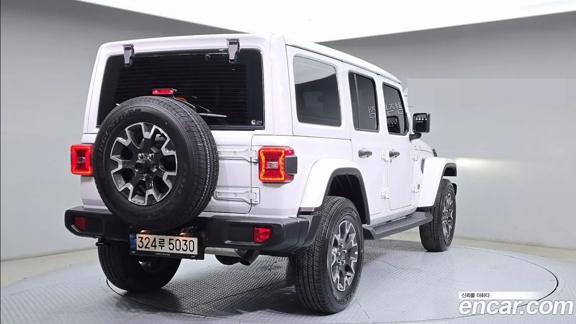 Jeep Wrangler — фото 9