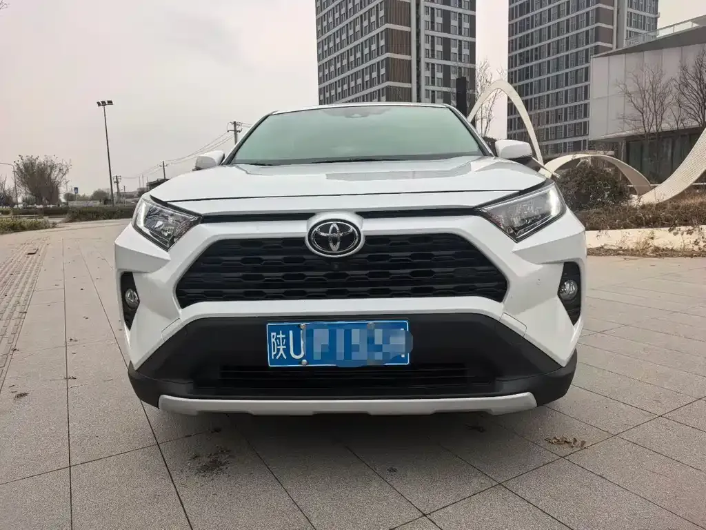 Toyota RAV4 — фото 2