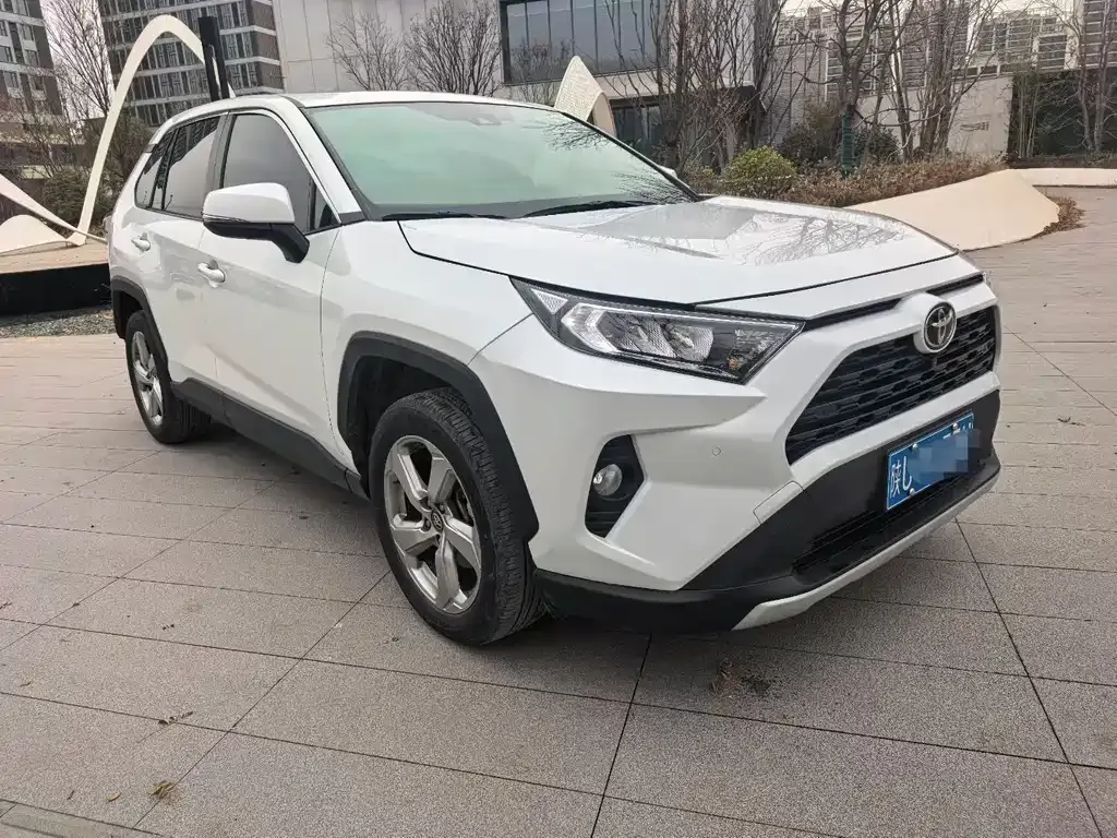 Toyota RAV4 — фото 3