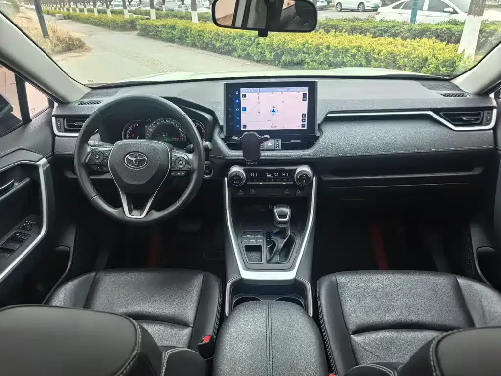 Toyota RAV4 — фото 4