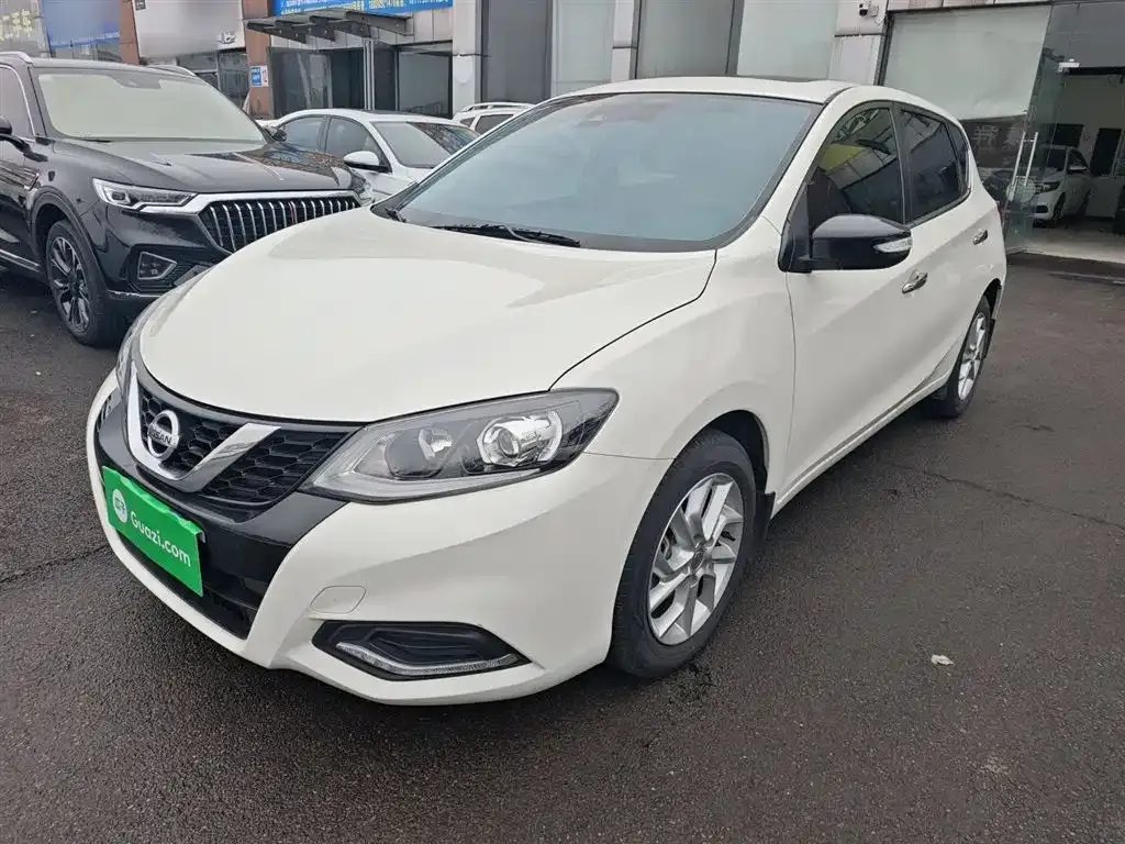 Nissan Tiida — фото 2