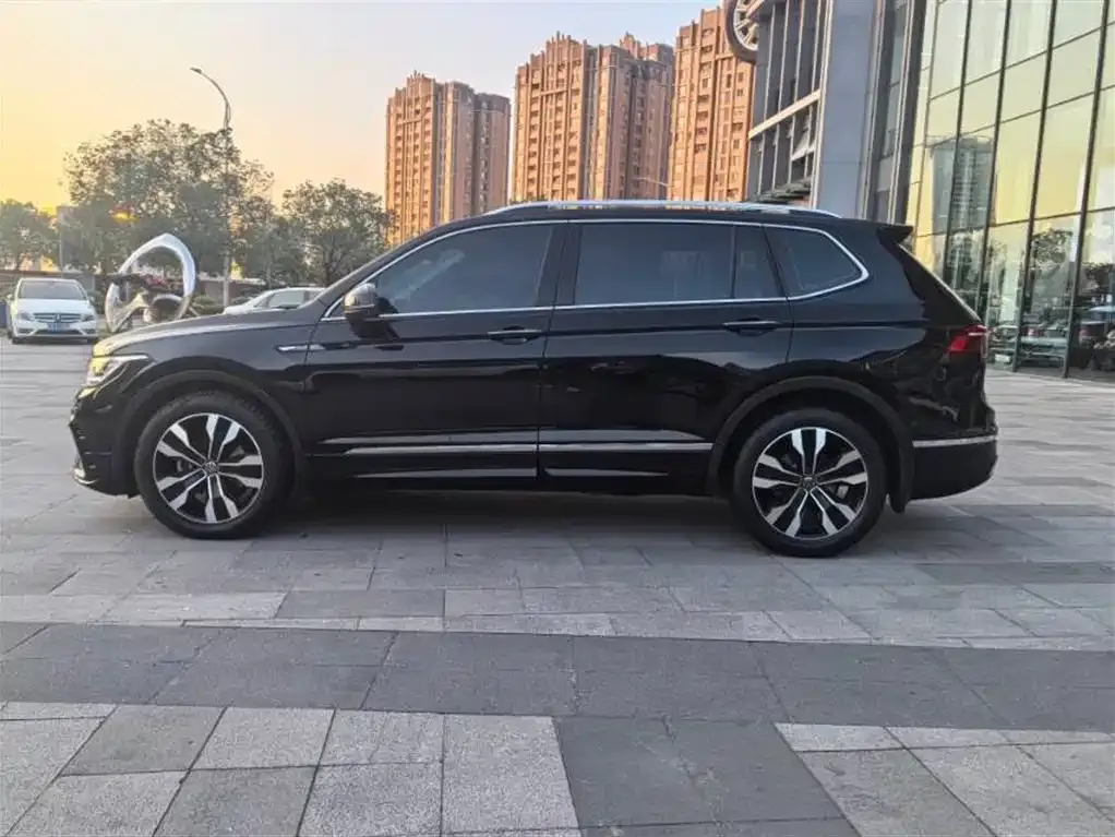 Volkswagen Tiguan L — фото 4