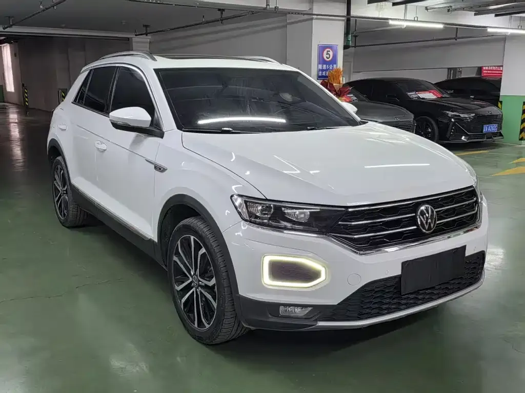 Volkswagen T-Roc — фото 10