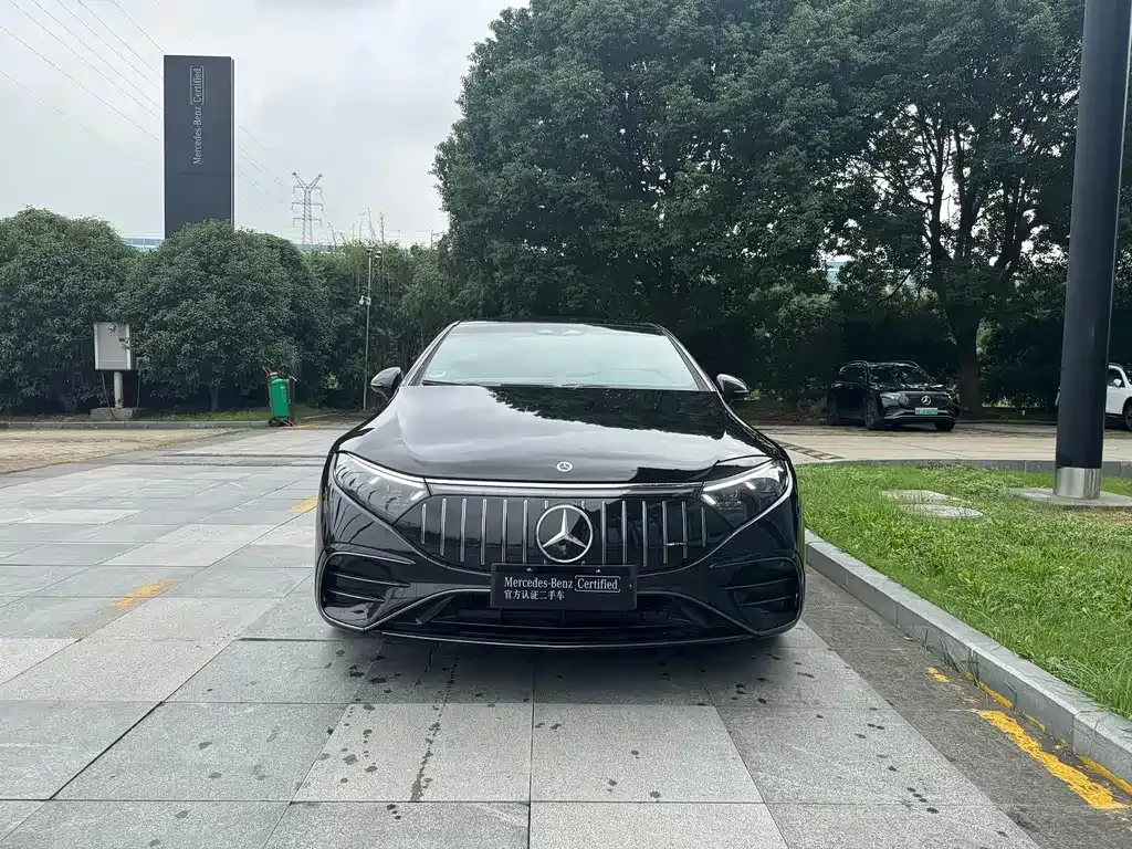 Mercedes-Benz EQS AMG — фото 9