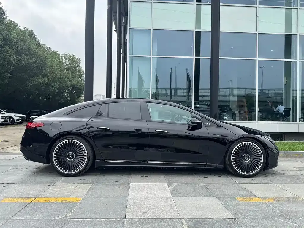 Mercedes-Benz EQS AMG — фото 4