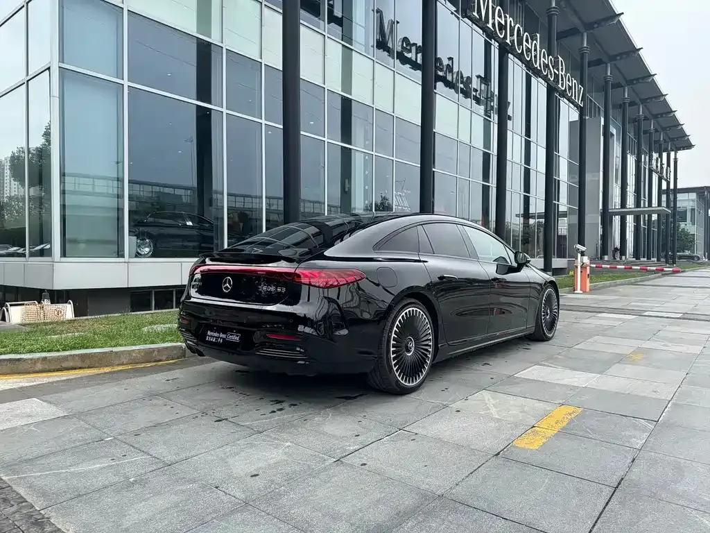 Mercedes-Benz EQS AMG — фото 8