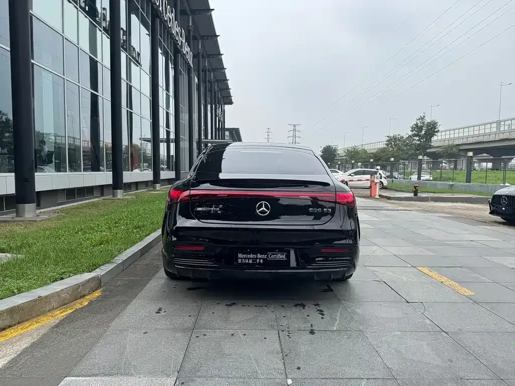 Mercedes-Benz EQS AMG — фото 6