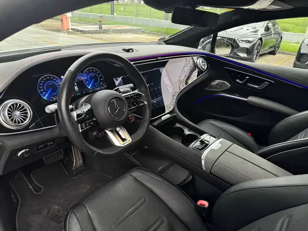 Mercedes-Benz EQS AMG — фото 7
