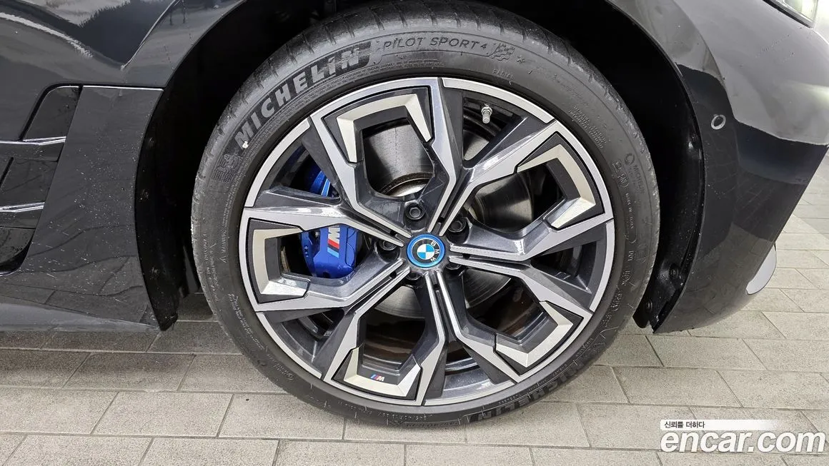 BMW i4 — фото 5
