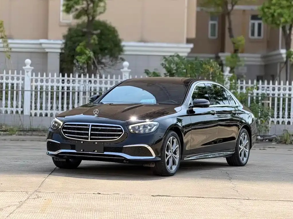 Mercedes-Benz E-Class — фото 9