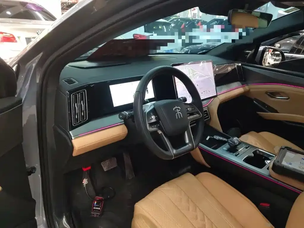 BYD L DM-i — фото 10