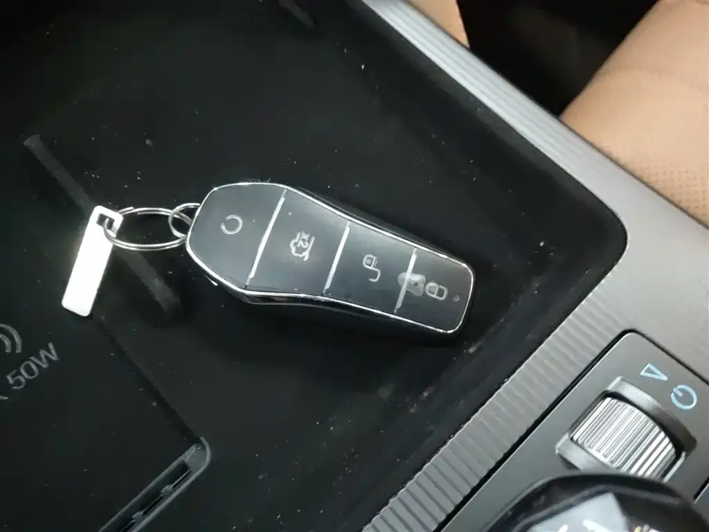 BYD L DM-i — фото 3