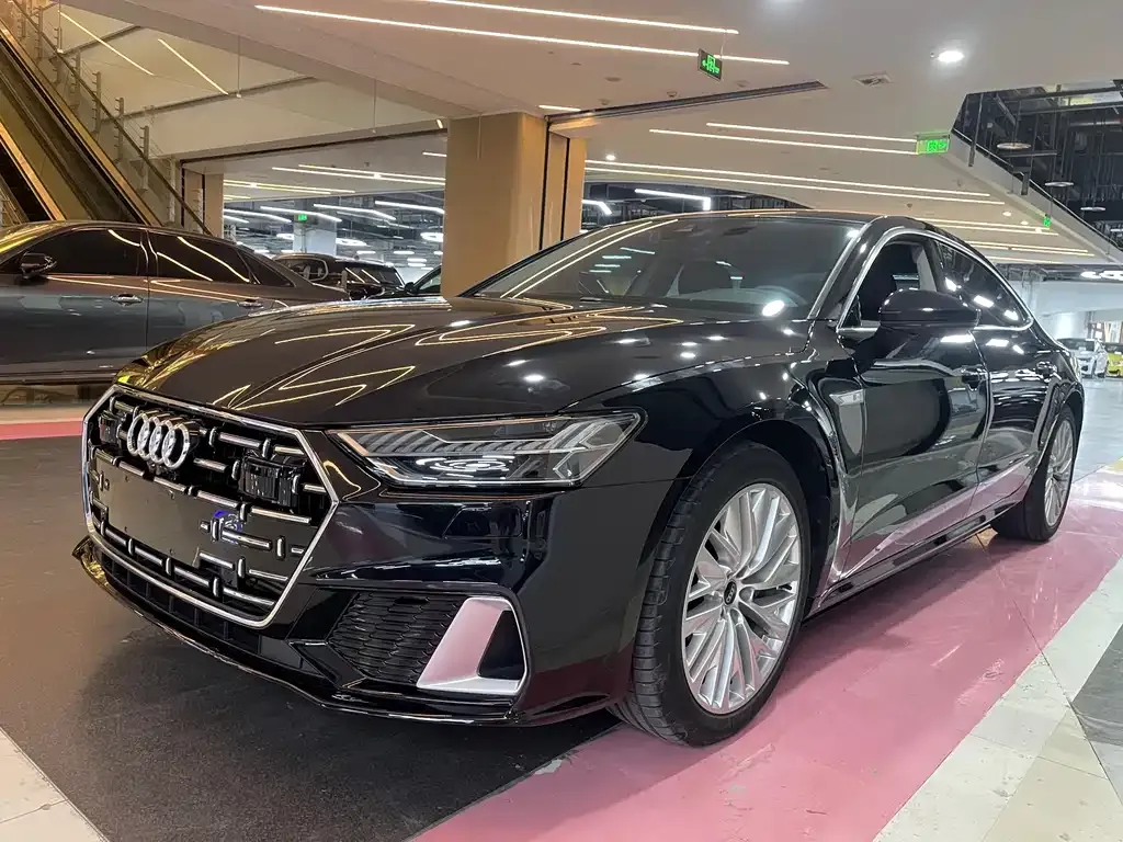 Audi A7L — фото 1