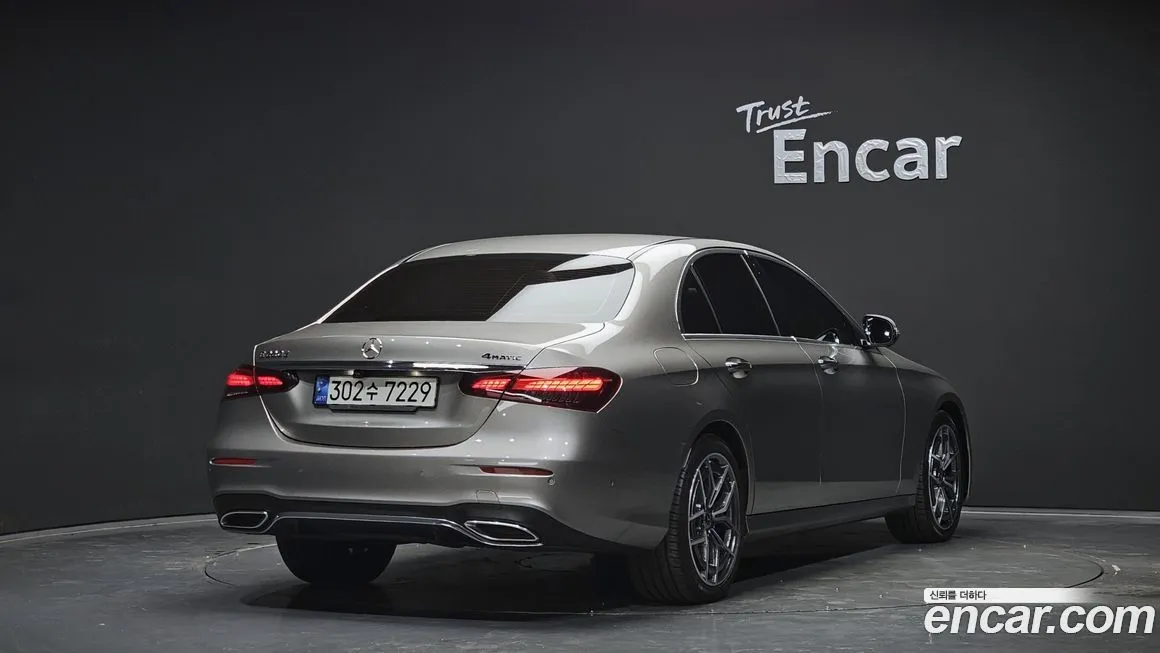 Mercedes-Benz E-Class — фото 2
