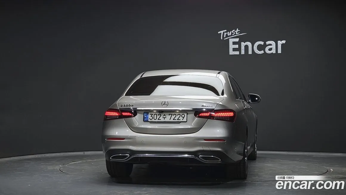 Mercedes-Benz E-Class — фото 4