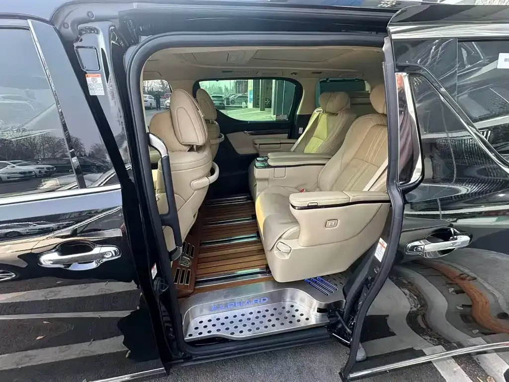 Toyota Alphard — фото 6