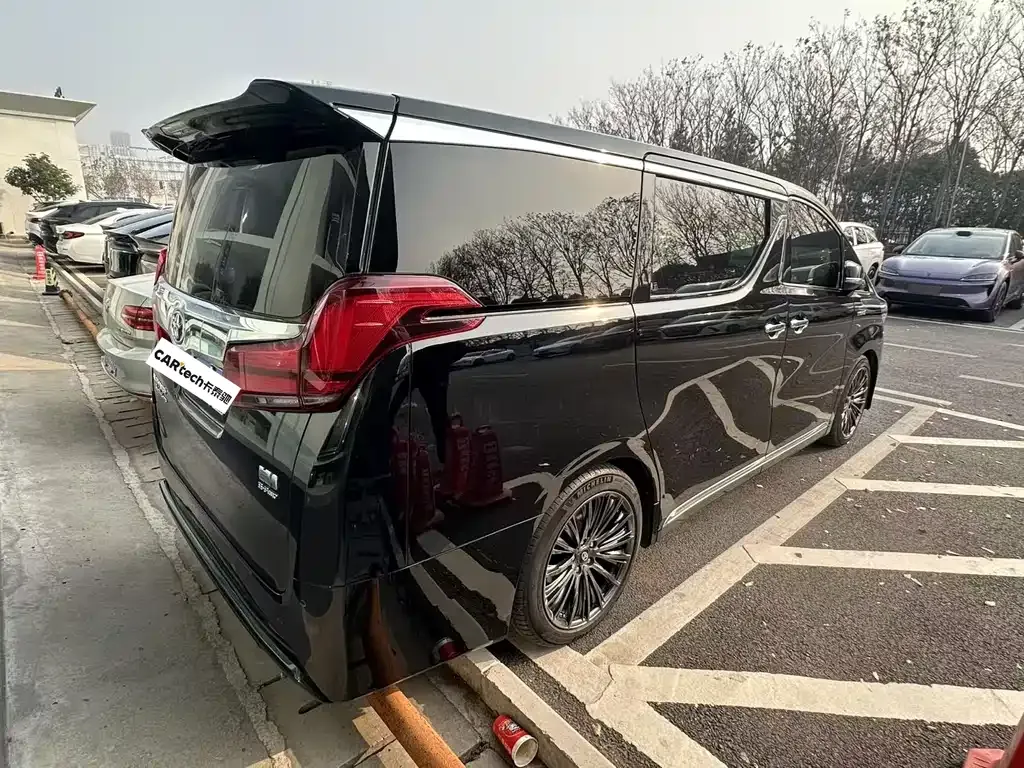 Toyota Alphard — фото 7
