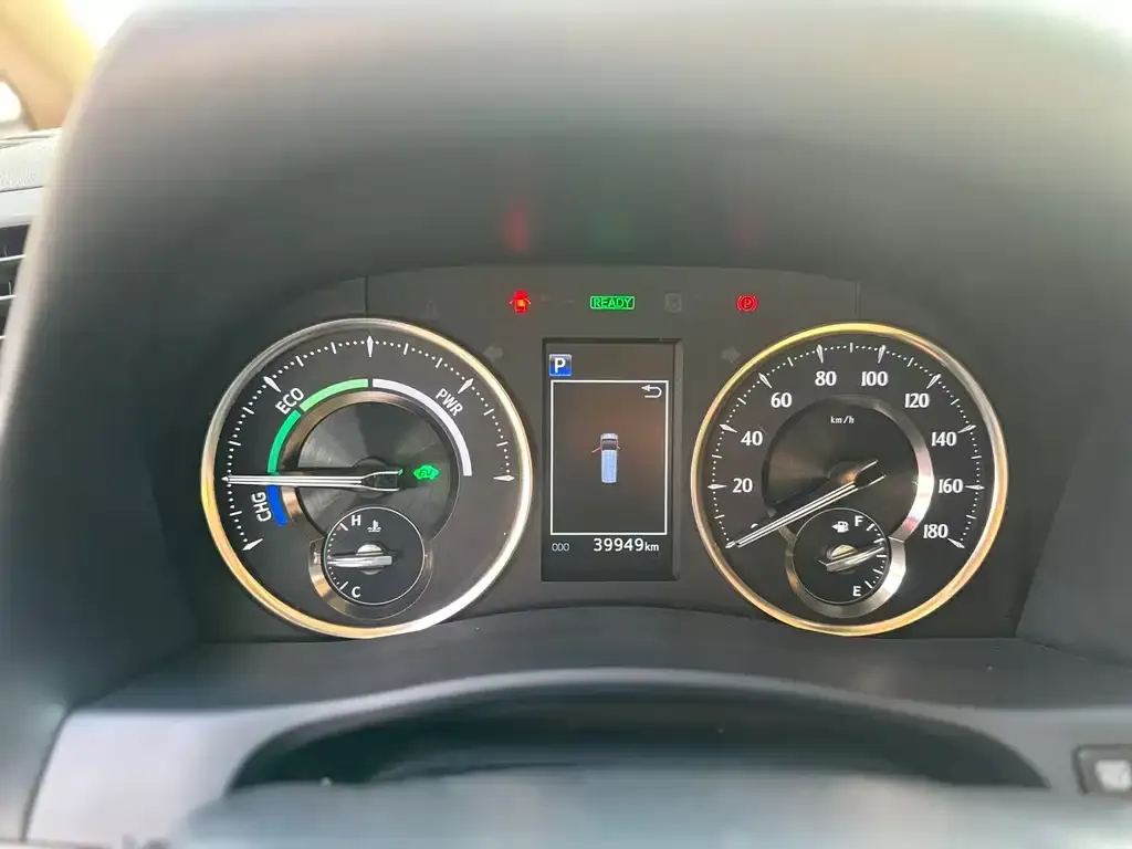 Toyota Alphard — фото 2