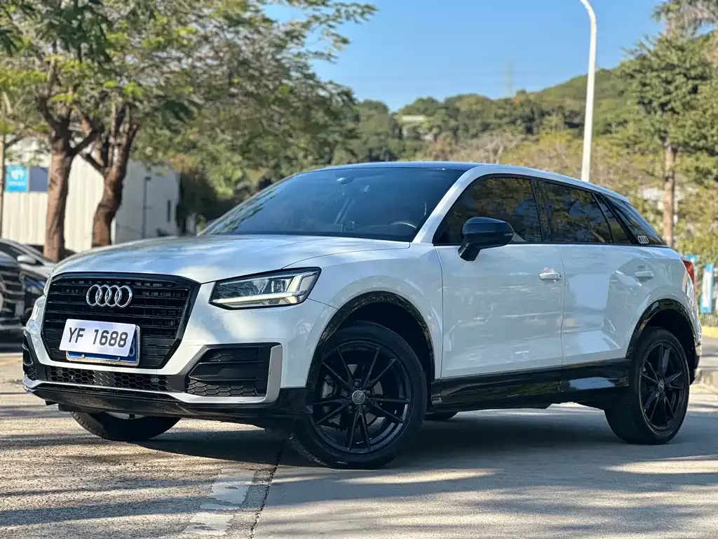 Audi Q2L — фото 1