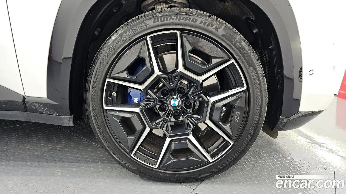 BMW XM — фото 9