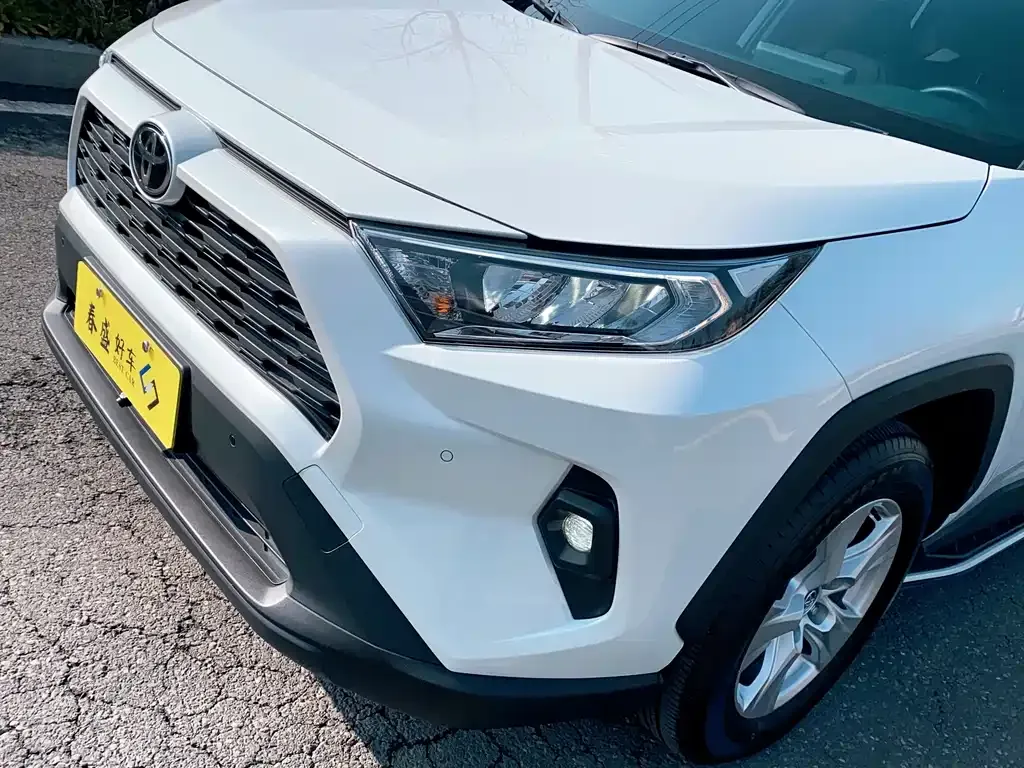 Toyota RAV4 — фото 4
