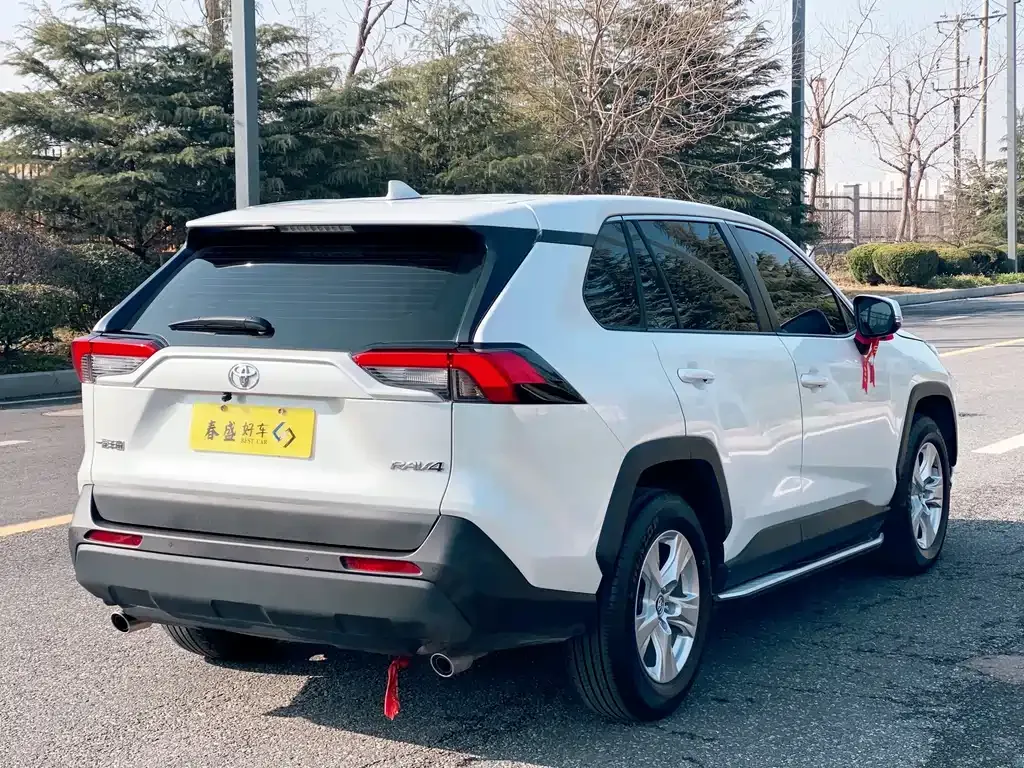 Toyota RAV4 — фото 5