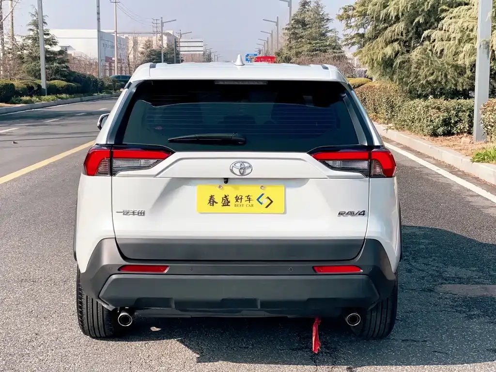 Toyota RAV4 — фото 6