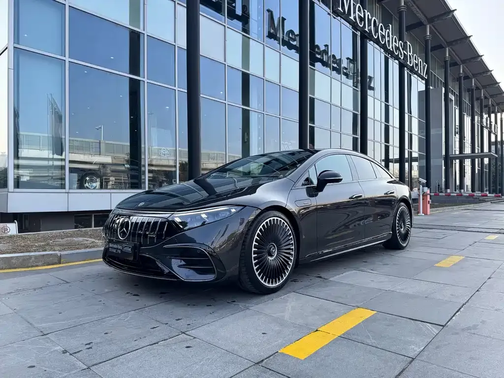 Mercedes-Benz EQS AMG — фото 1