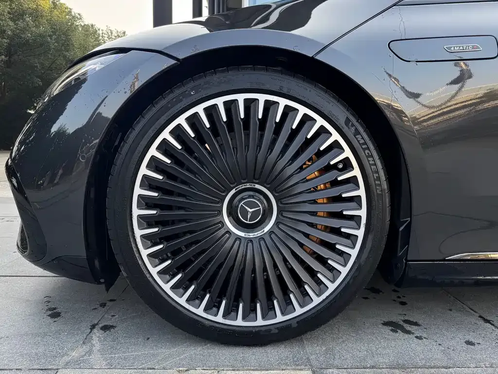 Mercedes-Benz EQS AMG — фото 9